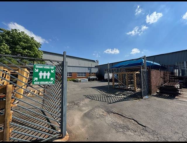 742M² WAREHOUSE TO LET IN SPARTAN
